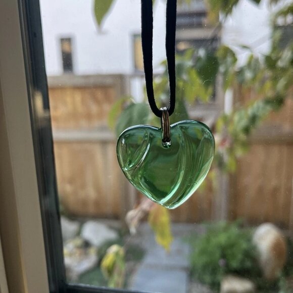 Baccarat Green Crystal Heart Necklace With Pouch - Picture 4 of 7